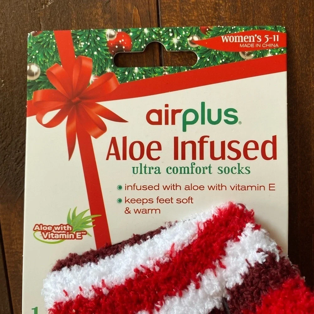 Women's Airplus Aloe Infused Socks Red Striped HOLLY JOLLY Fuzzy Winter Warm NEW